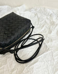 BV LOOP SMALL 23CM BLACK CALFSKIN