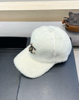 BASEBALL HAT IN WHITE LAMB FUR 424251