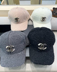 BASEBALL HAT IN WHITE LAMB FUR 424251
