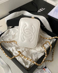 CC VANITY CASE 11 WHITE LAMBSKIN GOLD HARDWARE
