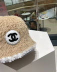 BUCKET HAT IN CAMEL BEIGE MIX WHITE LAMB FUR 420890