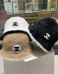 BUCKET HAT IN CAMEL BEIGE MIX WHITE LAMB FUR 420890