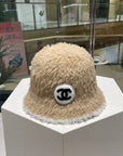 BUCKET HAT IN CAMEL BEIGE MIX WHITE LAMB FUR 420890