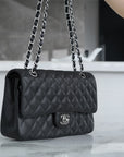 CLASSIC FLAP 25 BLACK CAVIAR SILVER HARDWARE
