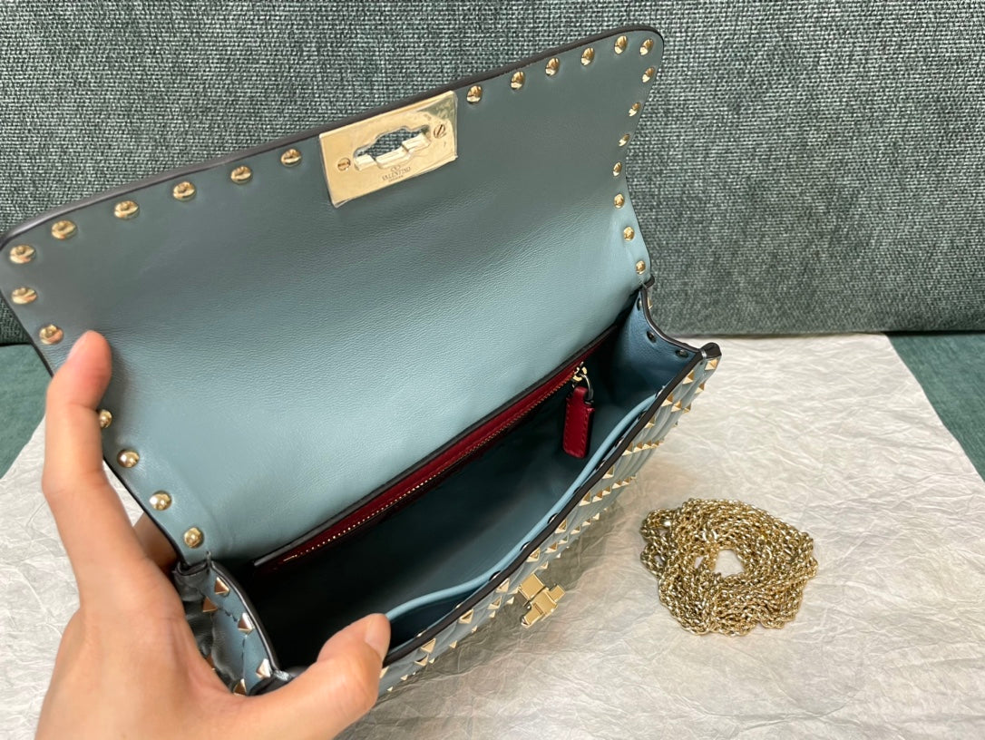 garavani rockstud spike medium 24cm azure lambskin