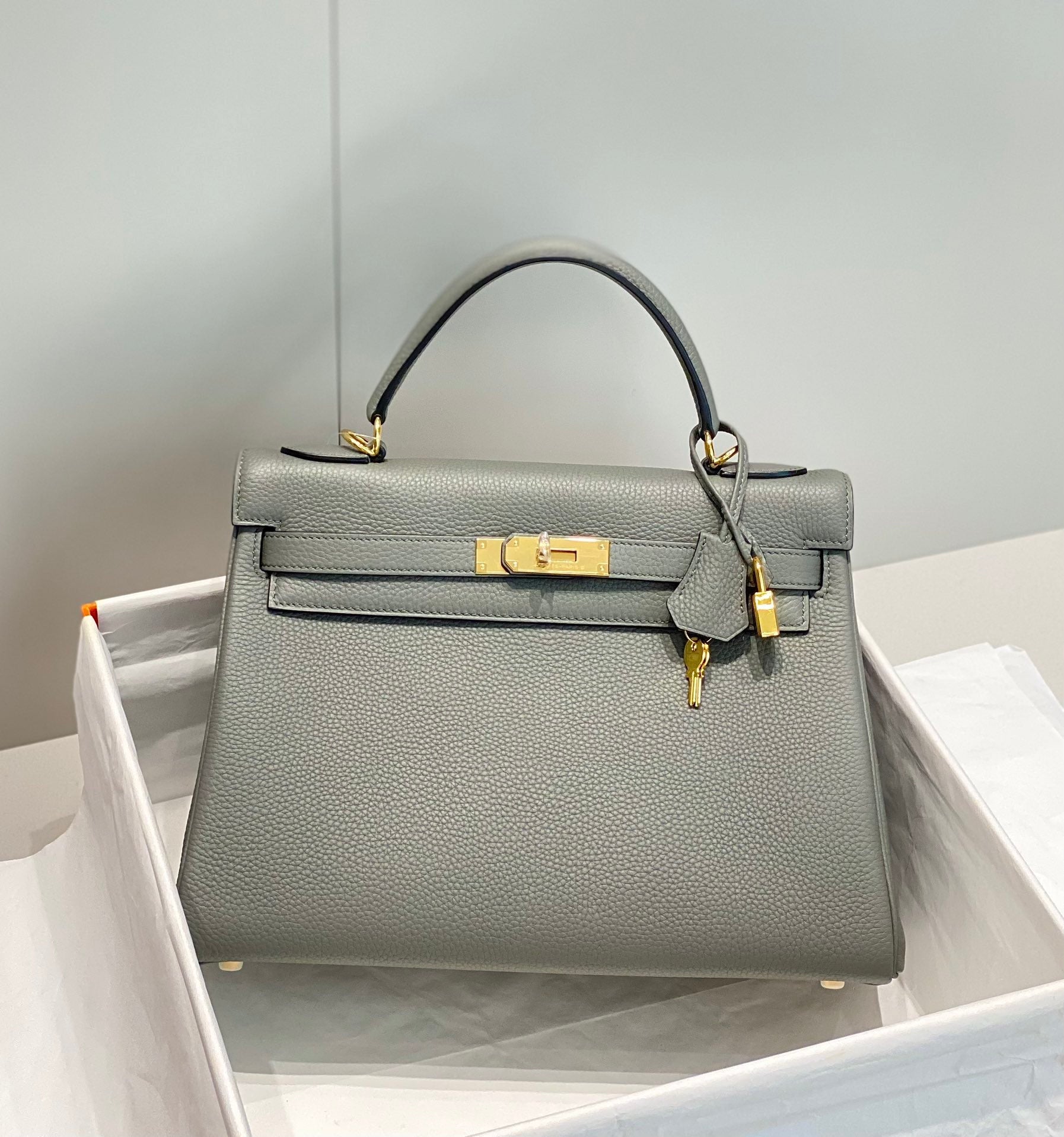 HM KELLY 25CM GRAY TOGO GOLD HARDWARE
