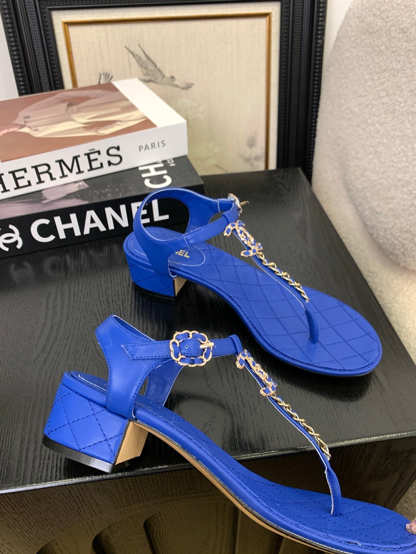 CC 25 Thong Sandal Double C Leather