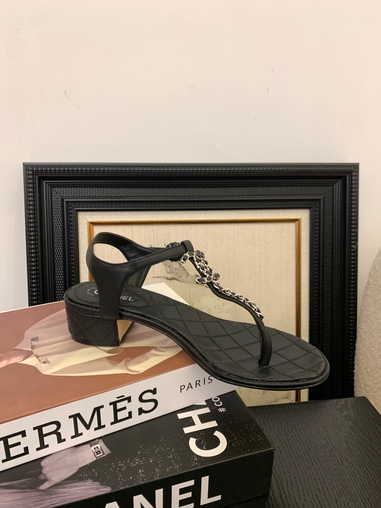 CC 25 Thong Sandal Double C Leather
