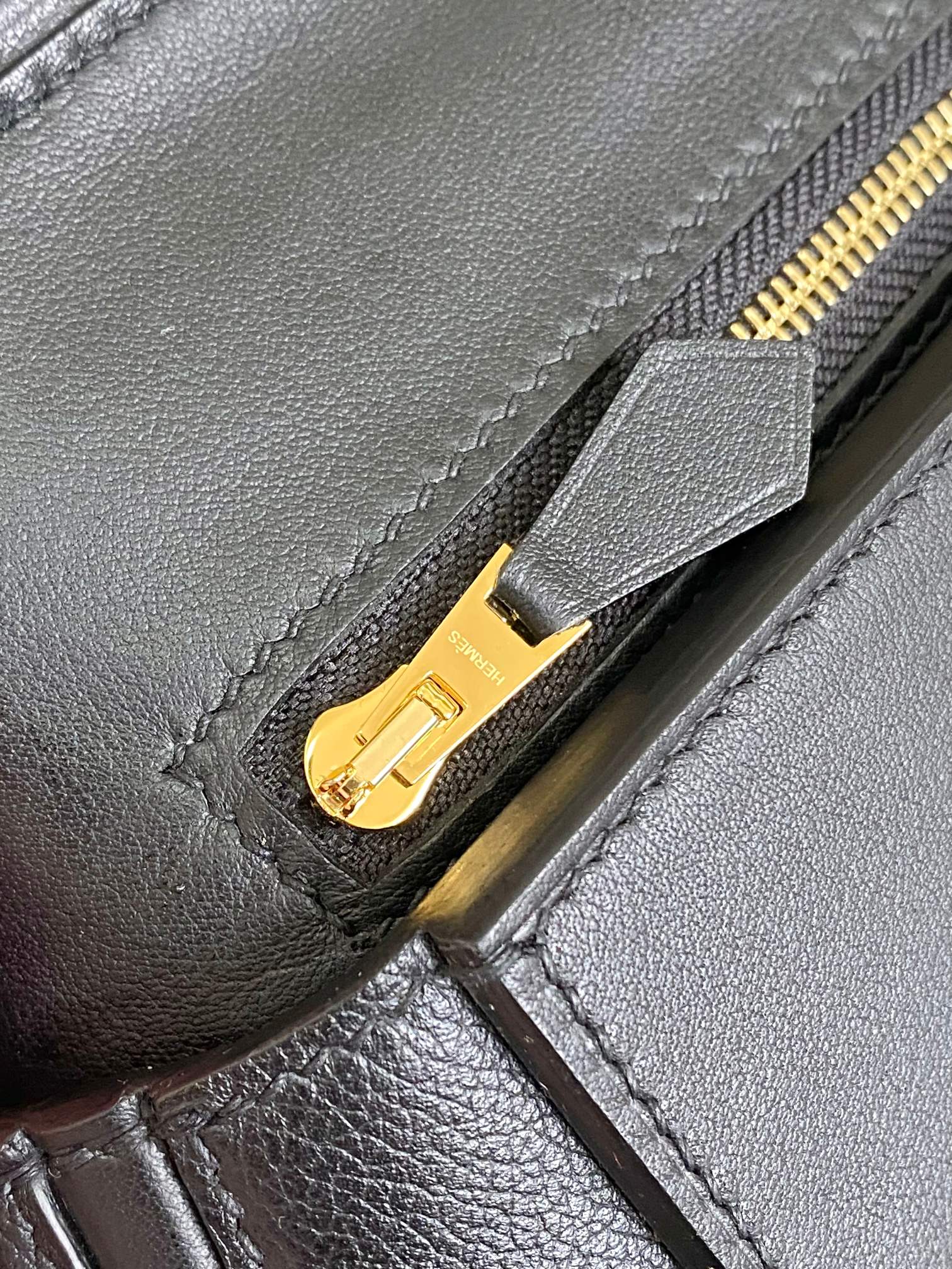 HM 24/24 Mini Bag 21cm Black Evercolor Leather Gold Hardware