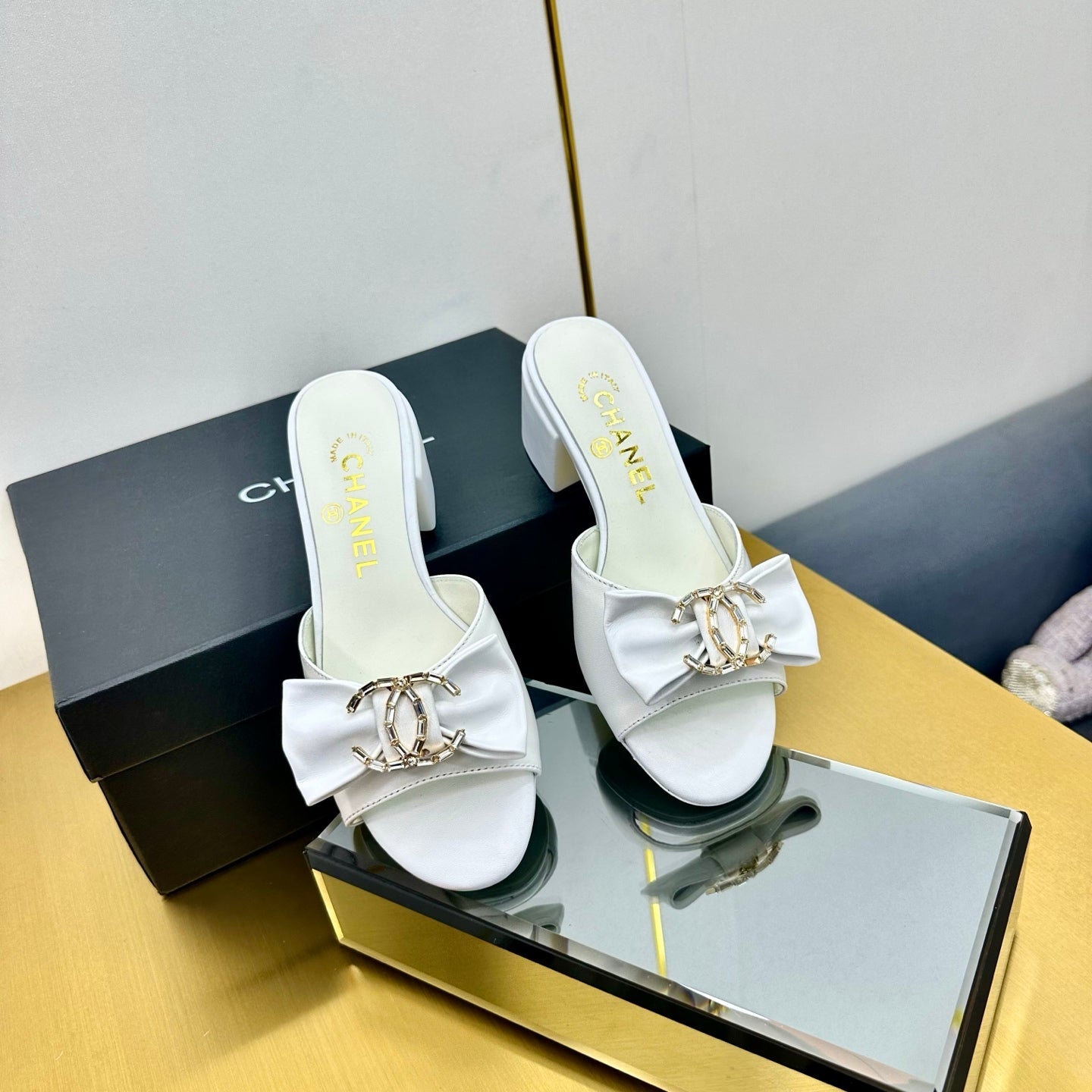 CC 25 Mid Heel Mules White Sheepskin 238475