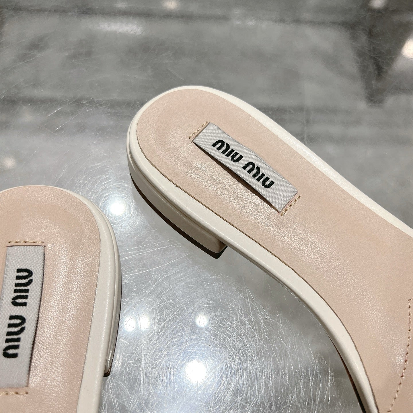 Miu 25C Slippers Beige Cream Leather 235283